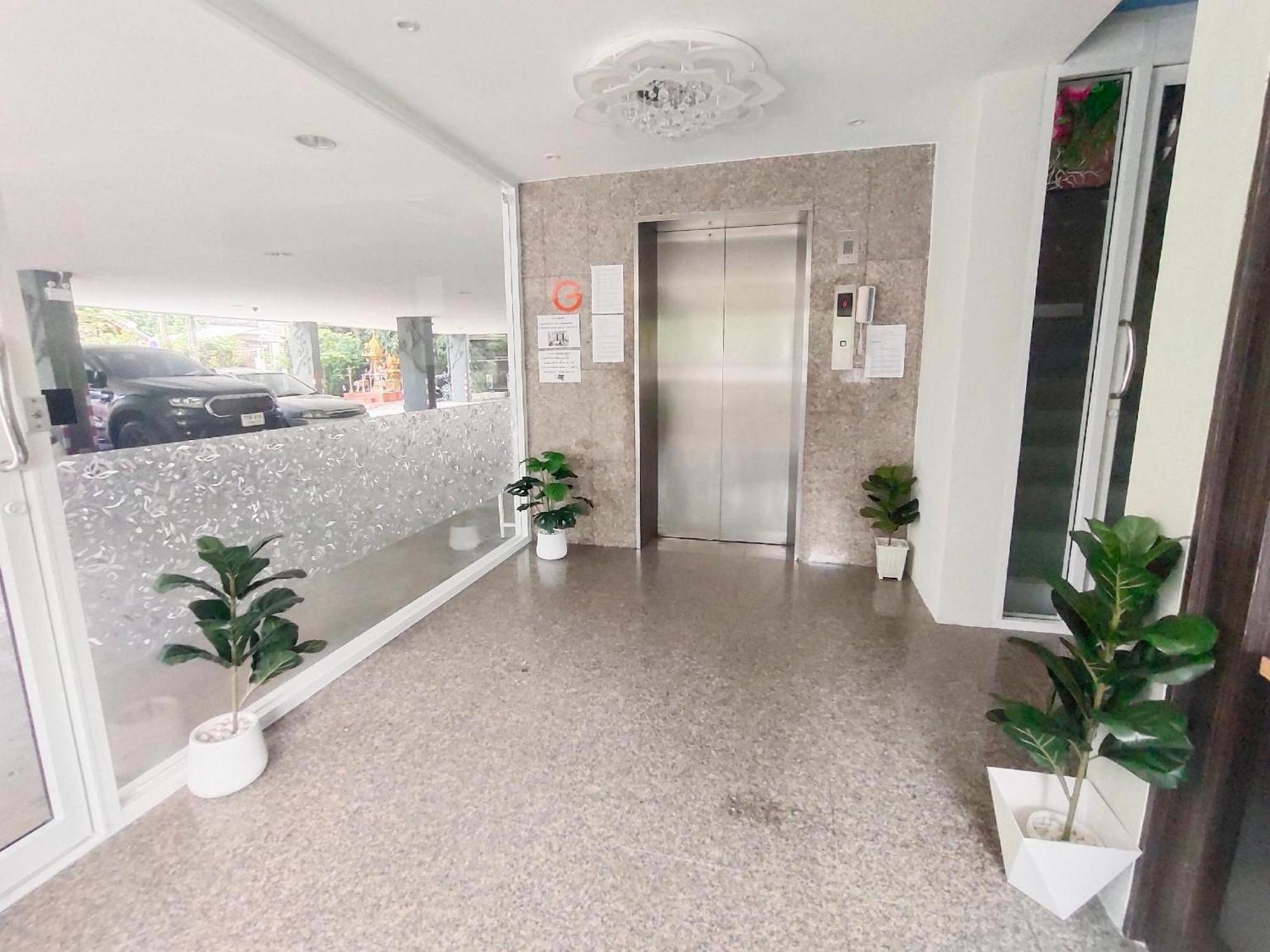 Hotel Oyo 75446 Travis Inthamara 49 Bangkok Exteriér fotografie